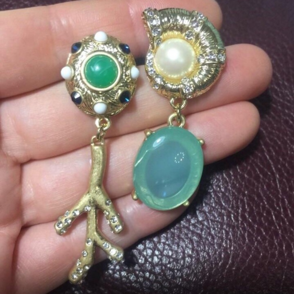 ✨ BRAND NEW Beach Themed Mismatched Earrings ✨ - Picture 2 of 2